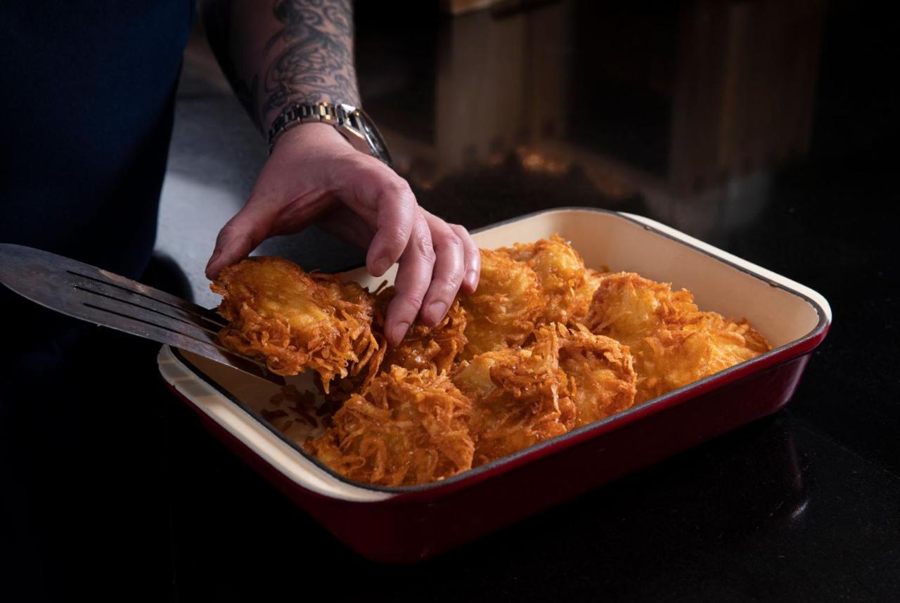 Qt Distretto di Queenstown Esterno foto A casserole being served