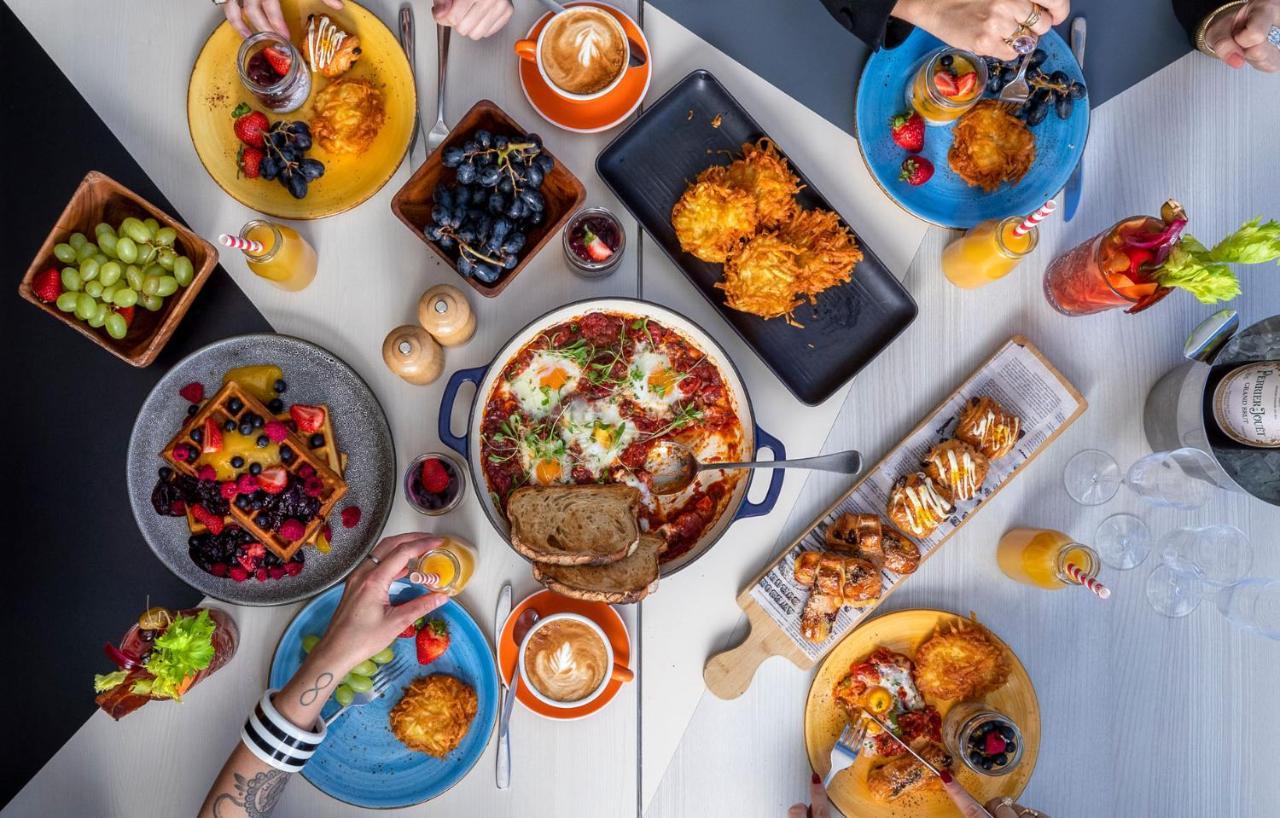Qt Distretto di Queenstown Esterno foto A breakfast buffet at a hotel