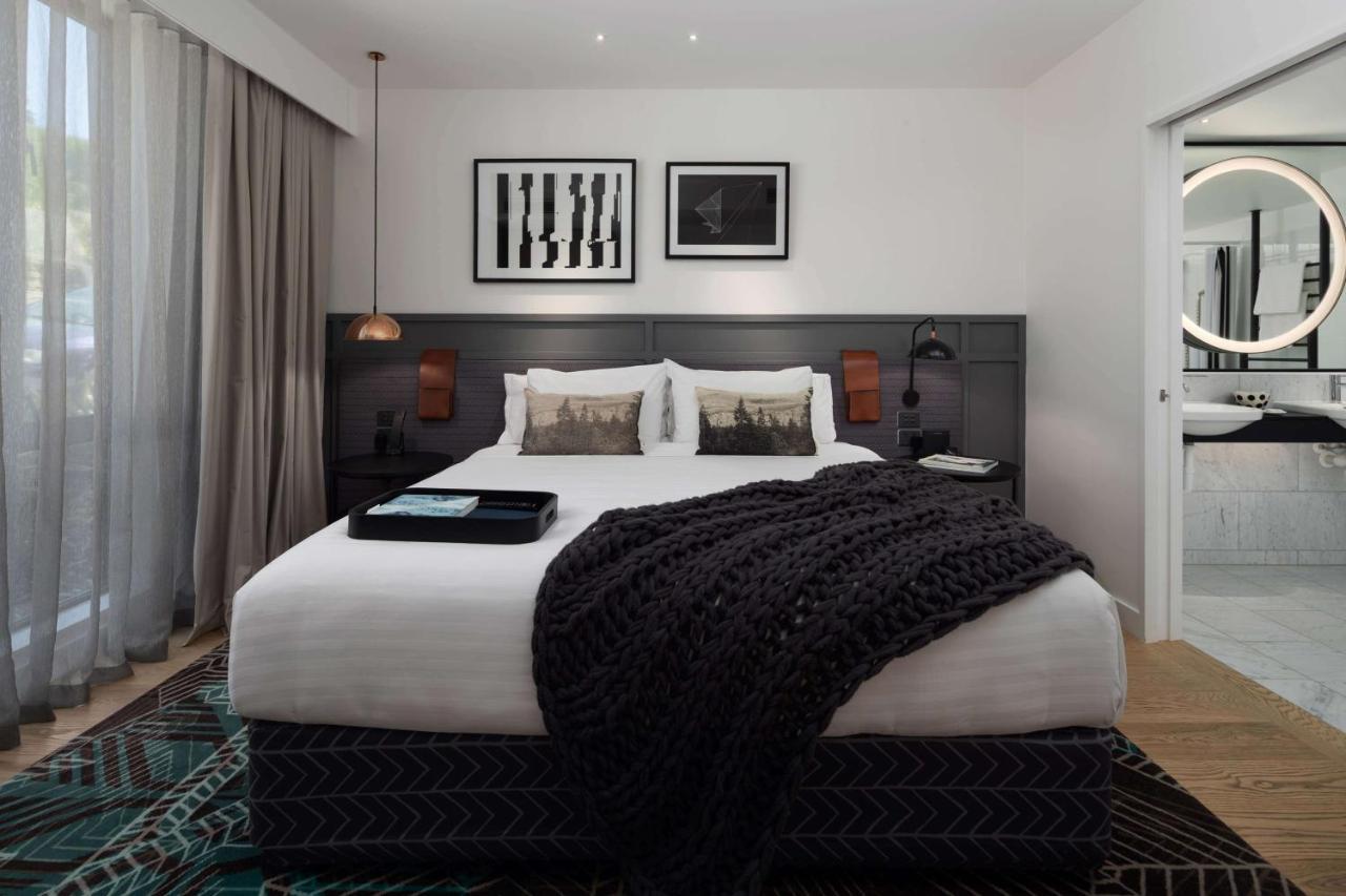 Qt Distretto di Queenstown Esterno foto A bedroom at the hotel