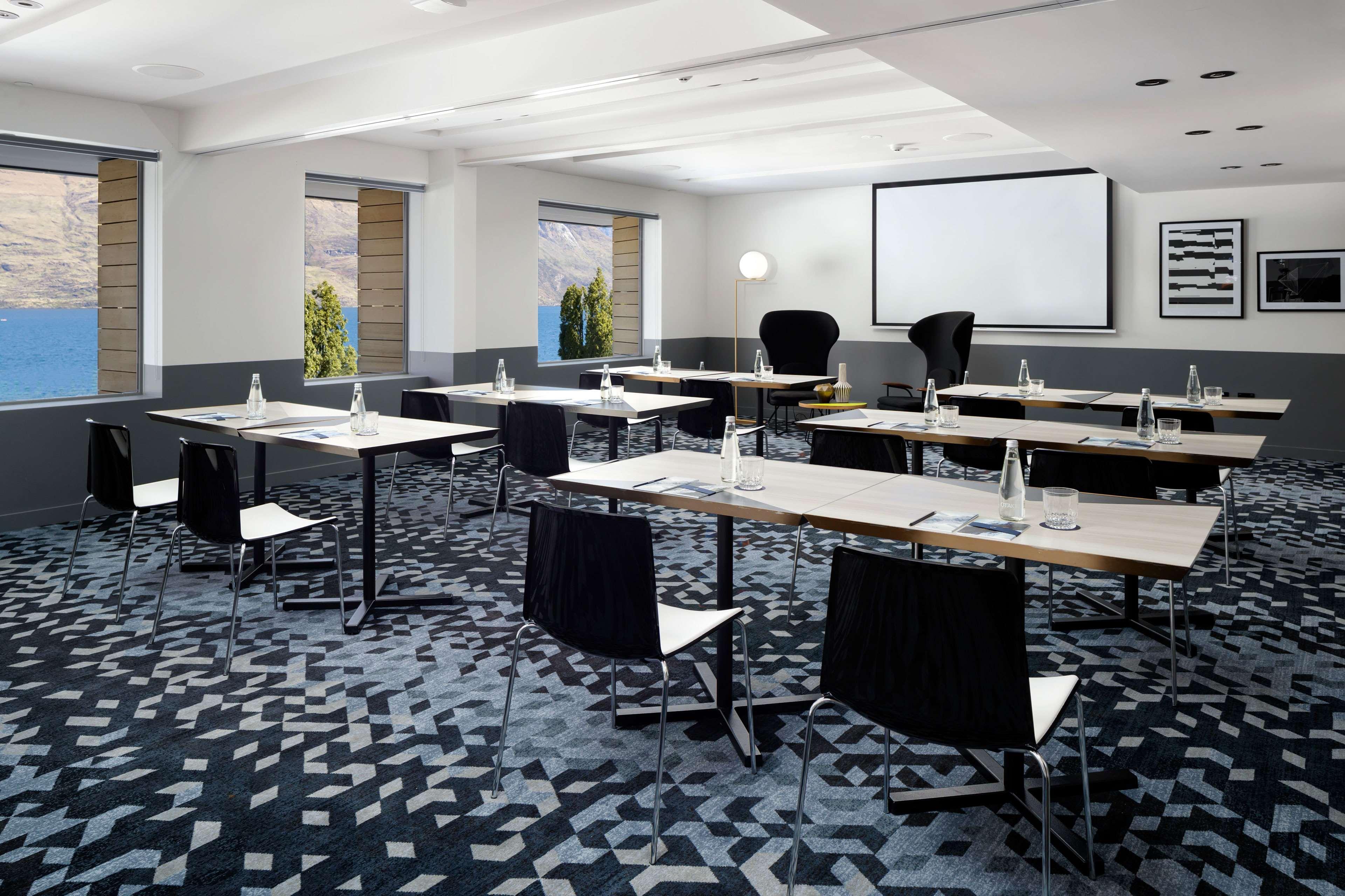 Qt Distretto di Queenstown Esterno foto Meeting room