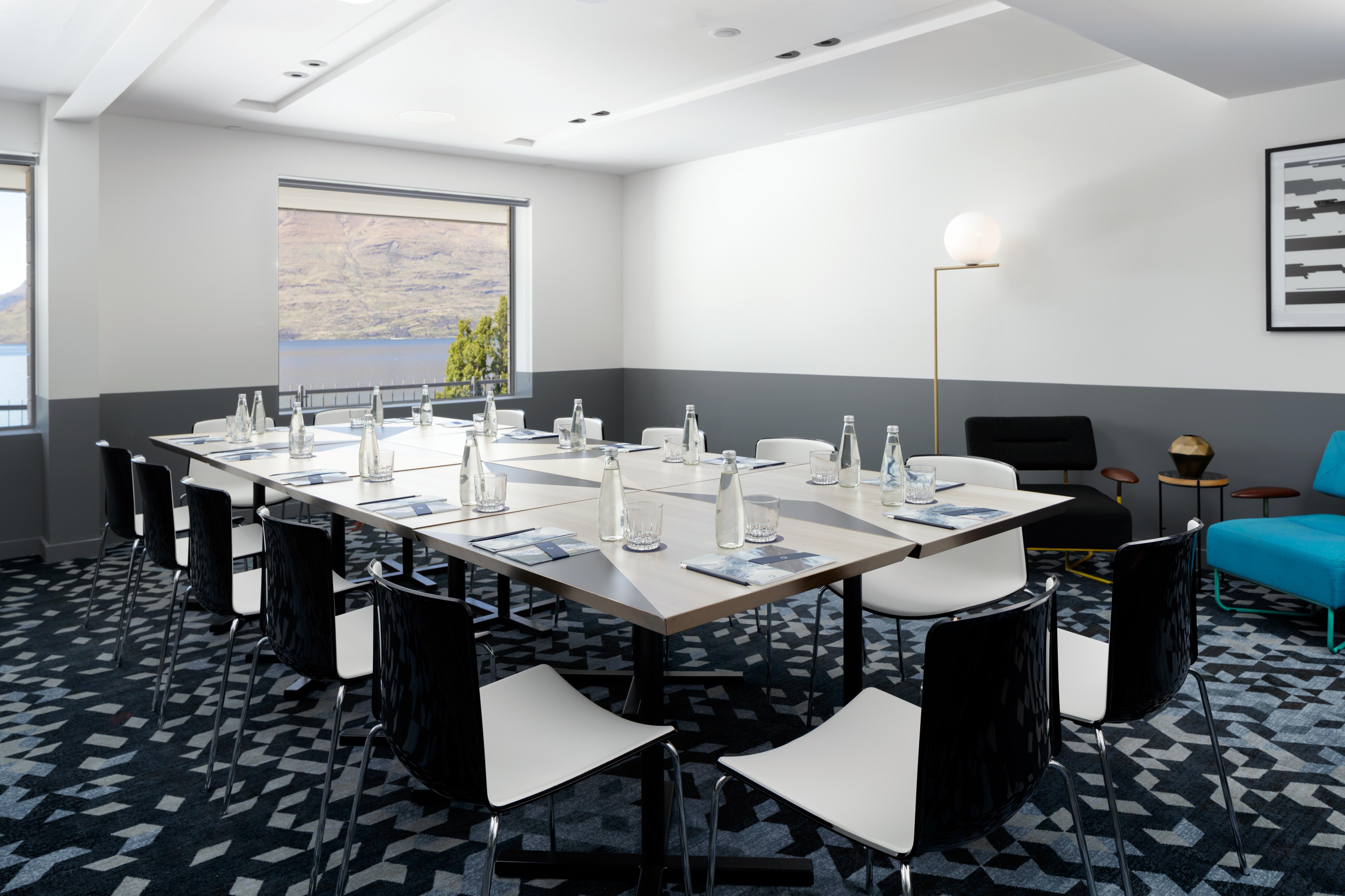 Qt Distretto di Queenstown Esterno foto Meeting room
