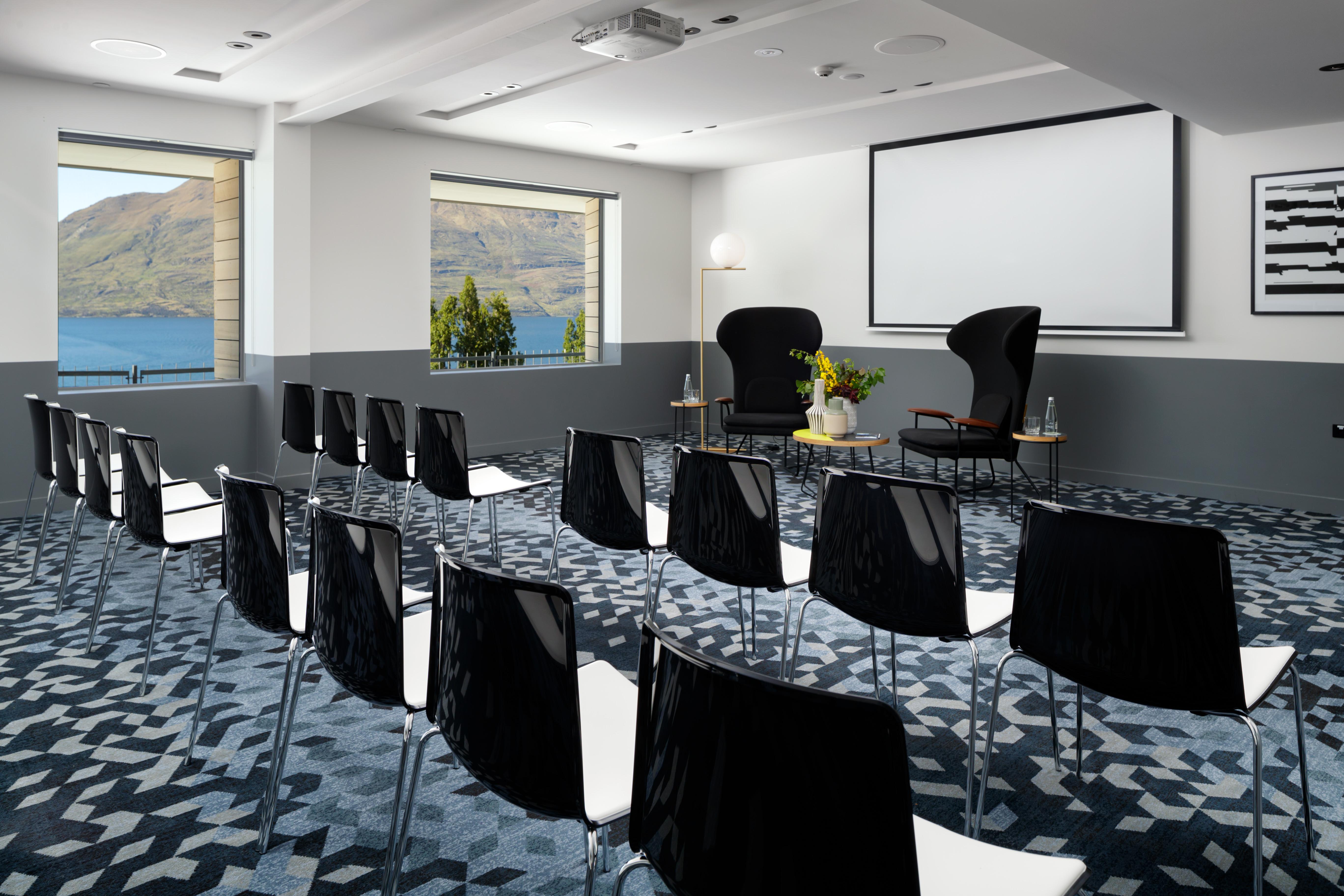 Qt Distretto di Queenstown Esterno foto The meeting room